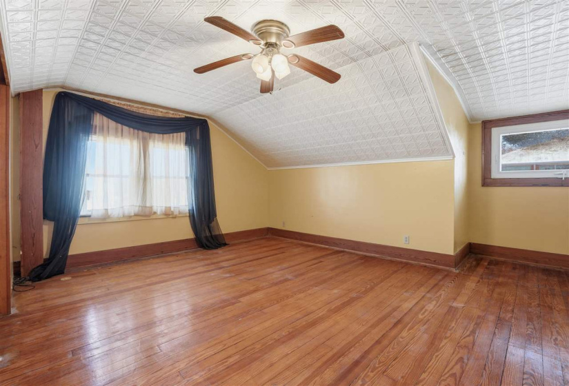 4 Bedrooms Bedrooms, 0 ,2 BathroomsBathrooms,Residential,Single Family,10th,1.5,133316