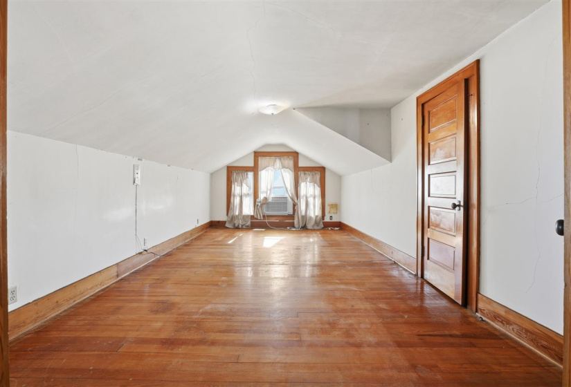 4 Bedrooms Bedrooms, 0 ,2 BathroomsBathrooms,Residential,Single Family,10th,1.5,133316