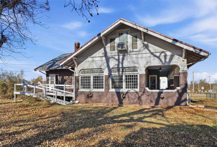 4 Bedrooms Bedrooms, 0 ,2 BathroomsBathrooms,Residential,Single Family,10th,1.5,133316