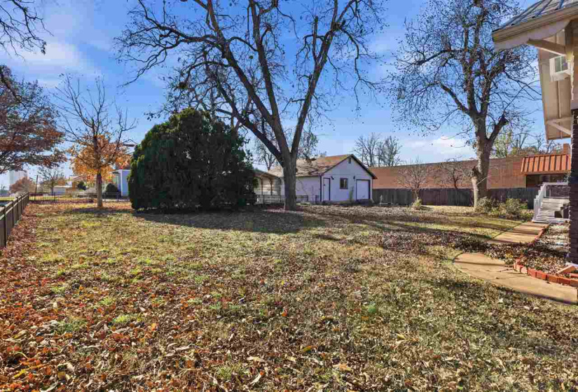 4 Bedrooms Bedrooms, 0 ,2 BathroomsBathrooms,Residential,Single Family,10th,1.5,133316