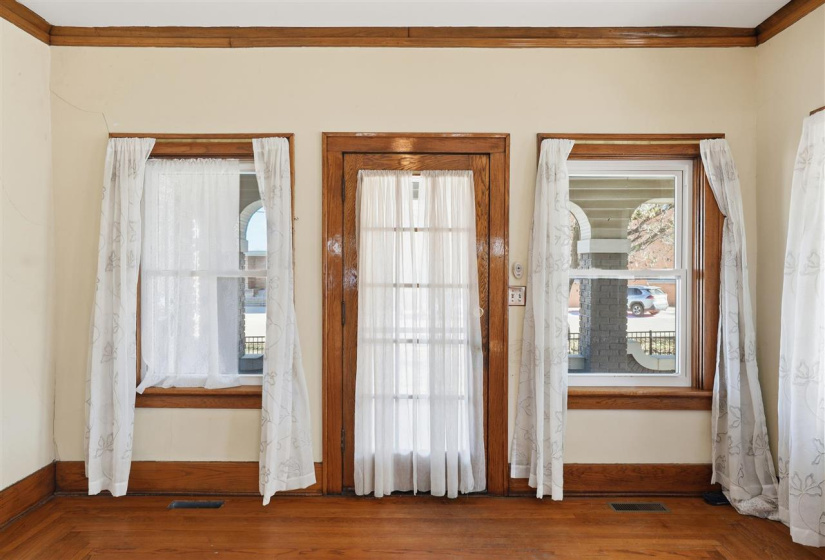 4 Bedrooms Bedrooms, 0 ,2 BathroomsBathrooms,Residential,Single Family,10th,1.5,133316