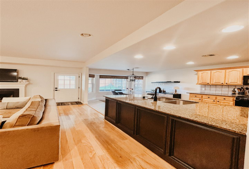 3 Bedrooms Bedrooms, 0 ,2 BathroomsBathrooms,Residential,Single Family,8th,1,133320