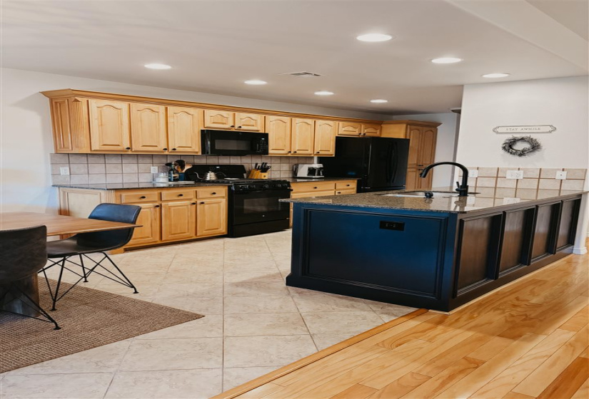 3 Bedrooms Bedrooms, 0 ,2 BathroomsBathrooms,Residential,Single Family,8th,1,133320