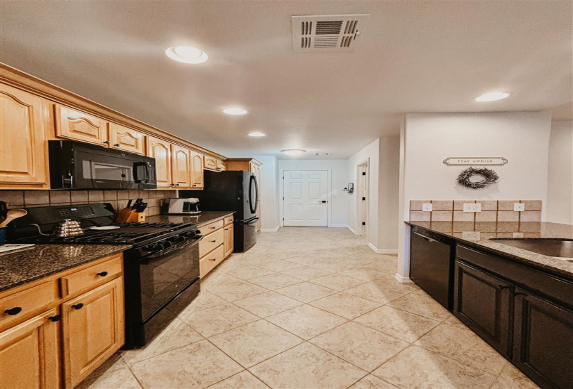 3 Bedrooms Bedrooms, 0 ,2 BathroomsBathrooms,Residential,Single Family,8th,1,133320