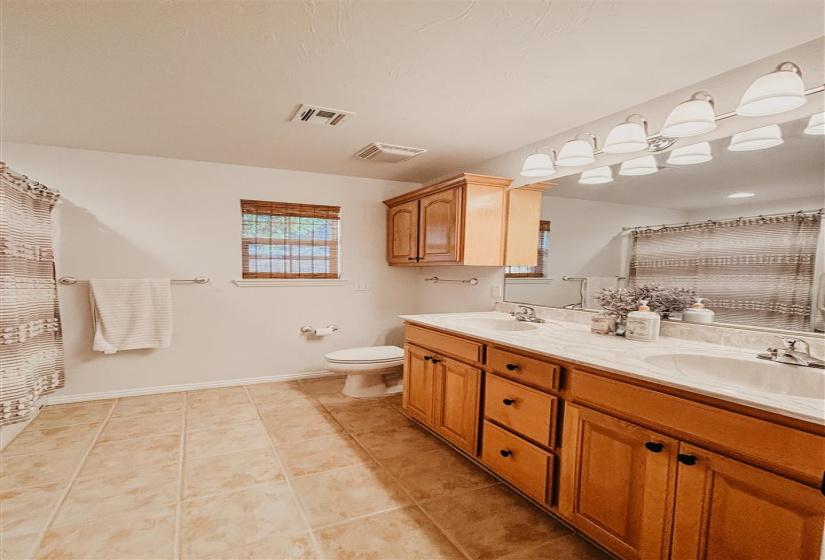 3 Bedrooms Bedrooms, 0 ,2 BathroomsBathrooms,Residential,Single Family,8th,1,133320