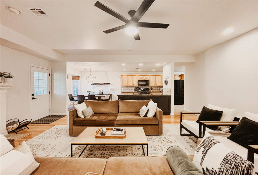 3 Bedrooms Bedrooms, 0 ,2 BathroomsBathrooms,Residential,Single Family,8th,1,133320