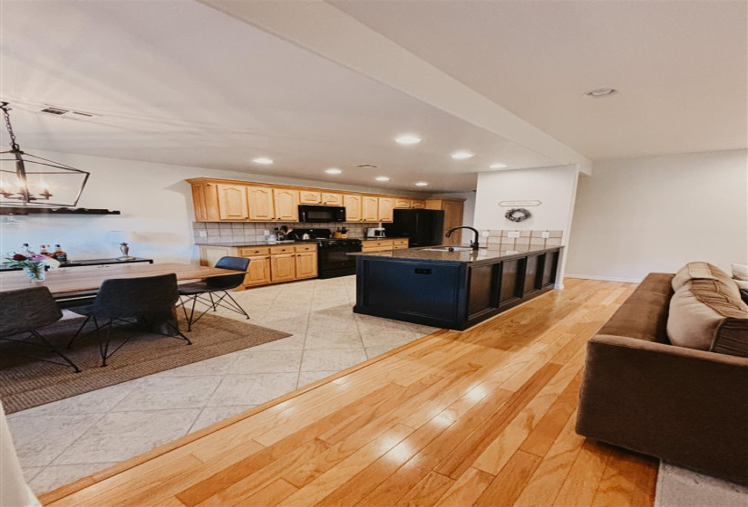 3 Bedrooms Bedrooms, 0 ,2 BathroomsBathrooms,Residential,Single Family,8th,1,133320