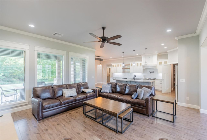 4 Bedrooms Bedrooms, 0 ,2 BathroomsBathrooms,Residential,Single Family,68th,1.5,133321