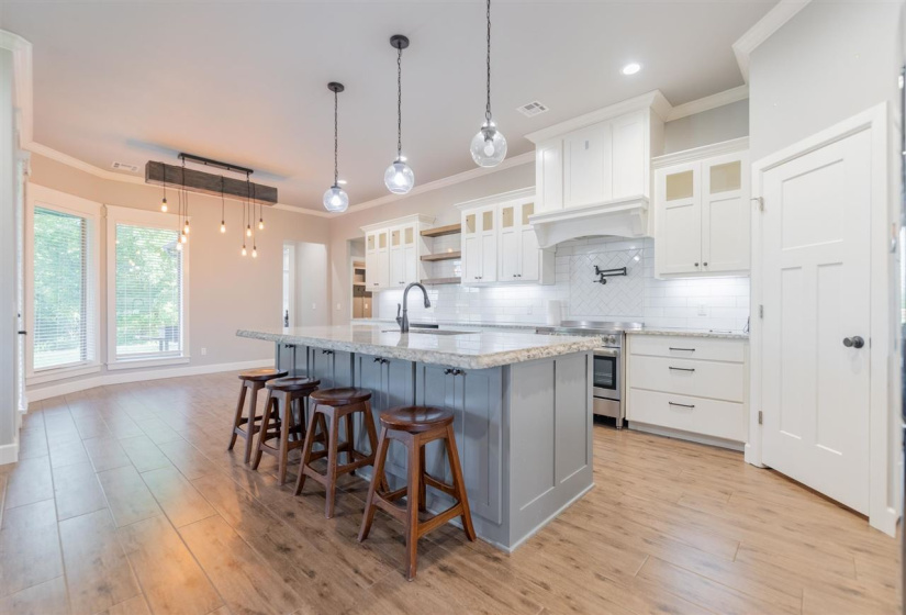 4 Bedrooms Bedrooms, 0 ,2 BathroomsBathrooms,Residential,Single Family,68th,1.5,133321