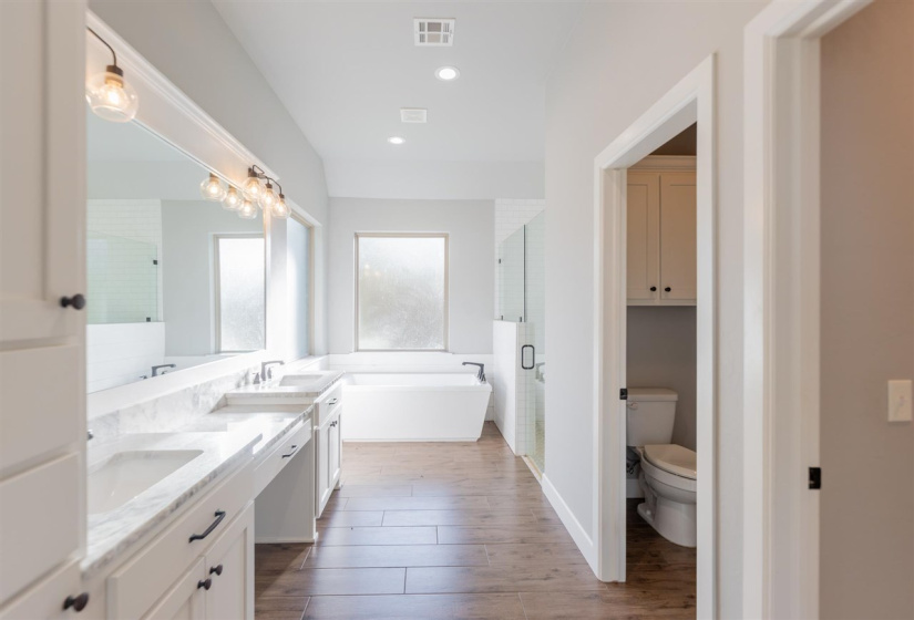 4 Bedrooms Bedrooms, 0 ,2 BathroomsBathrooms,Residential,Single Family,68th,1.5,133321