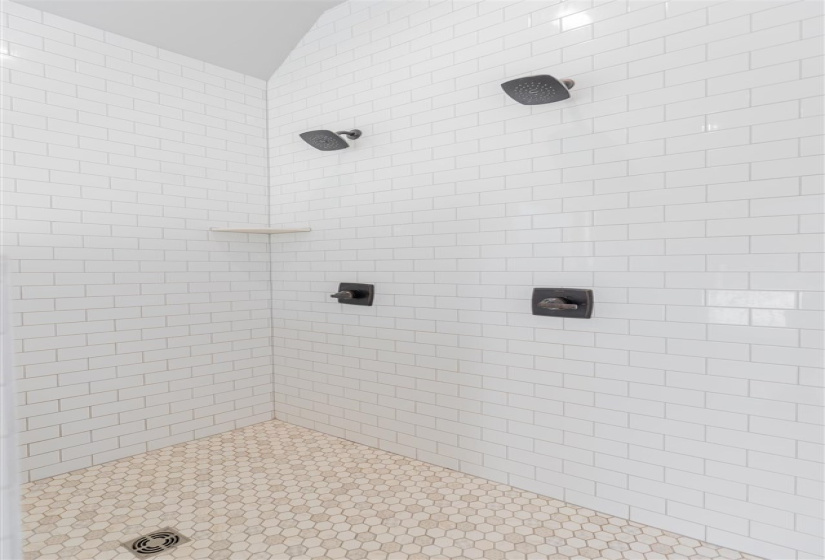 4 Bedrooms Bedrooms, 0 ,2 BathroomsBathrooms,Residential,Single Family,68th,1.5,133321