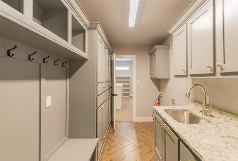 4 Bedrooms Bedrooms, 0 ,2 BathroomsBathrooms,Residential,Single Family,68th,1.5,133321