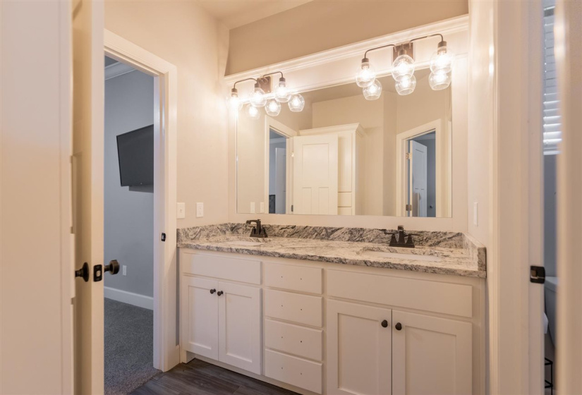 4 Bedrooms Bedrooms, 0 ,2 BathroomsBathrooms,Residential,Single Family,68th,1.5,133321