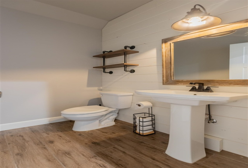 4 Bedrooms Bedrooms, 0 ,2 BathroomsBathrooms,Residential,Single Family,68th,1.5,133321