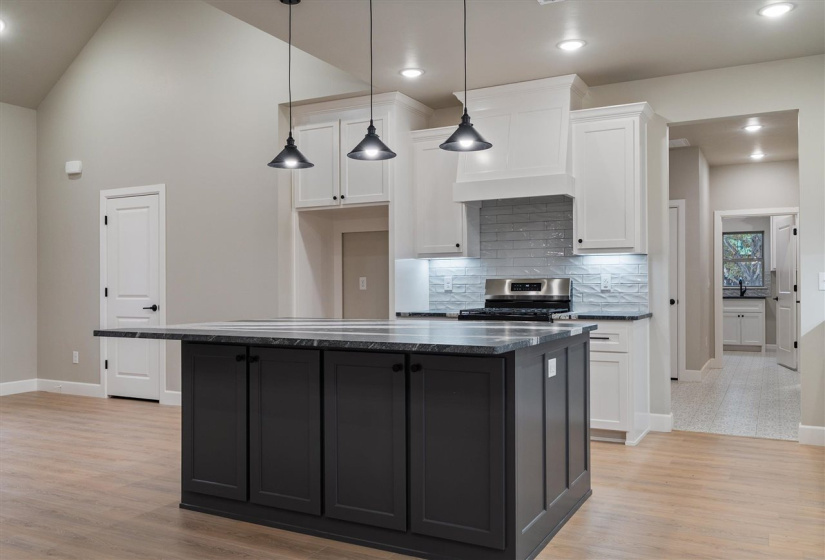 4 Bedrooms Bedrooms, 0 ,2 BathroomsBathrooms,Residential,Single Family,Rock Hollow,1,133324