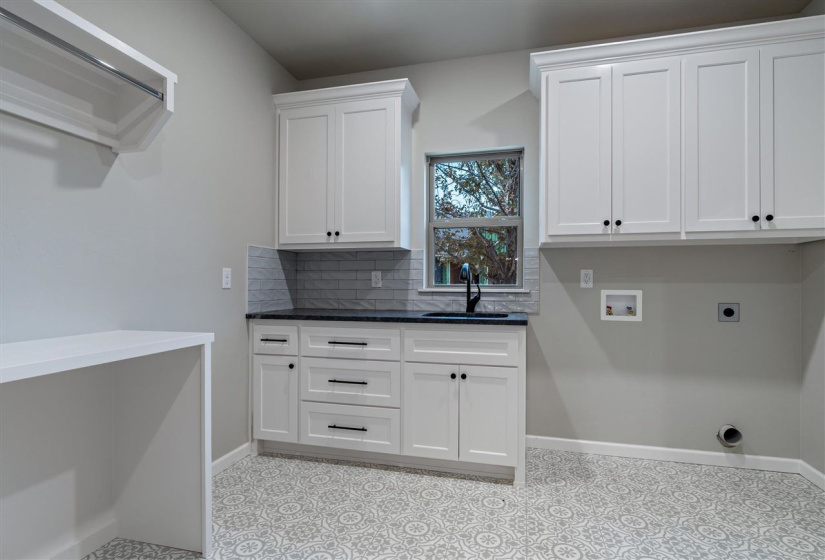 4 Bedrooms Bedrooms, 0 ,2 BathroomsBathrooms,Residential,Single Family,Rock Hollow,1,133324