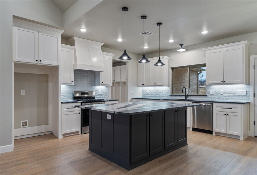 4 Bedrooms Bedrooms, 0 ,2 BathroomsBathrooms,Residential,Single Family,Rock Hollow,1,133324