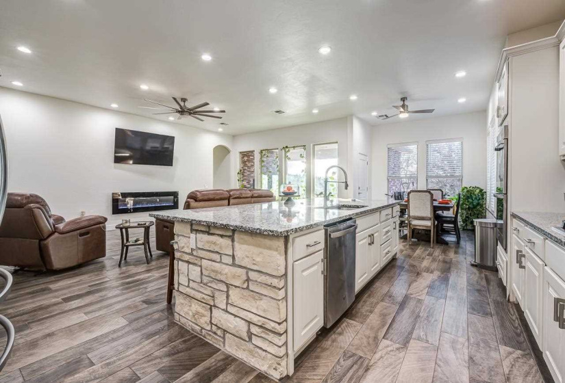 5 Bedrooms Bedrooms, 0 ,3 BathroomsBathrooms,Residential,Single Family,scissortail,2,133330