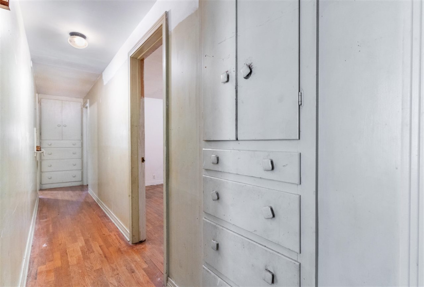 4 Bedrooms Bedrooms, 0 ,1 BathroomBathrooms,Residential,Single Family,10th,1.5,131732