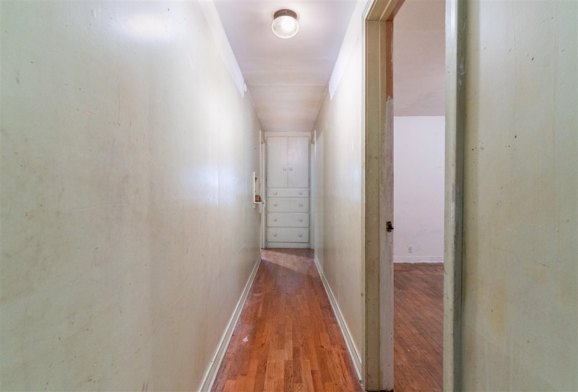 4 Bedrooms Bedrooms, 0 ,1 BathroomBathrooms,Residential,Single Family,10th,1.5,131732