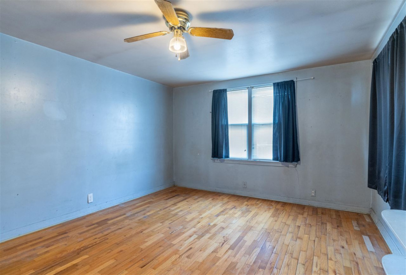 4 Bedrooms Bedrooms, 0 ,1 BathroomBathrooms,Residential,Single Family,10th,1.5,131732