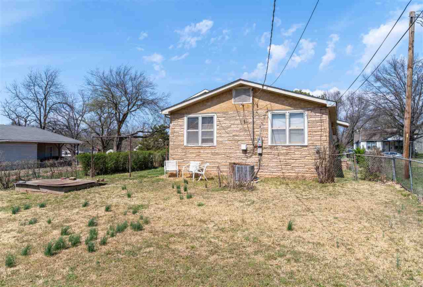 4 Bedrooms Bedrooms, 0 ,1 BathroomBathrooms,Residential,Single Family,10th,1.5,131732