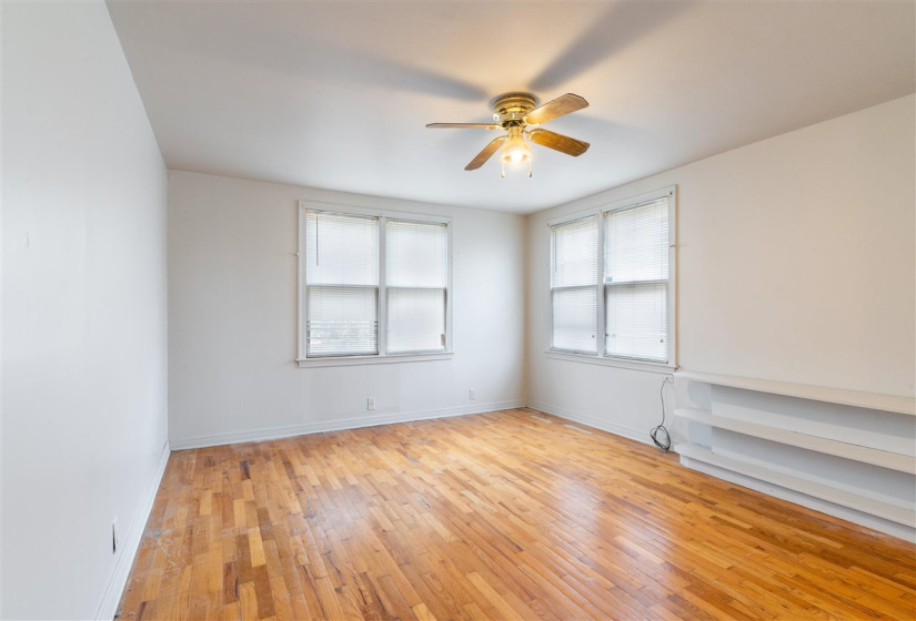 4 Bedrooms Bedrooms, 0 ,1 BathroomBathrooms,Residential,Single Family,10th,1.5,131732