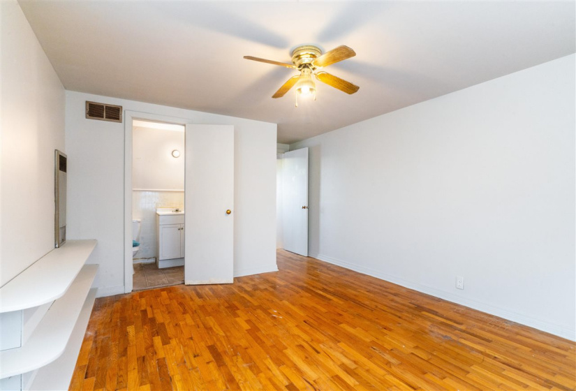 4 Bedrooms Bedrooms, 0 ,1 BathroomBathrooms,Residential,Single Family,10th,1.5,131732