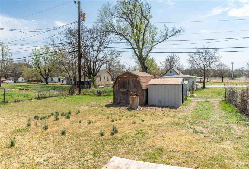 4 Bedrooms Bedrooms, 0 ,1 BathroomBathrooms,Residential,Single Family,10th,1.5,131732