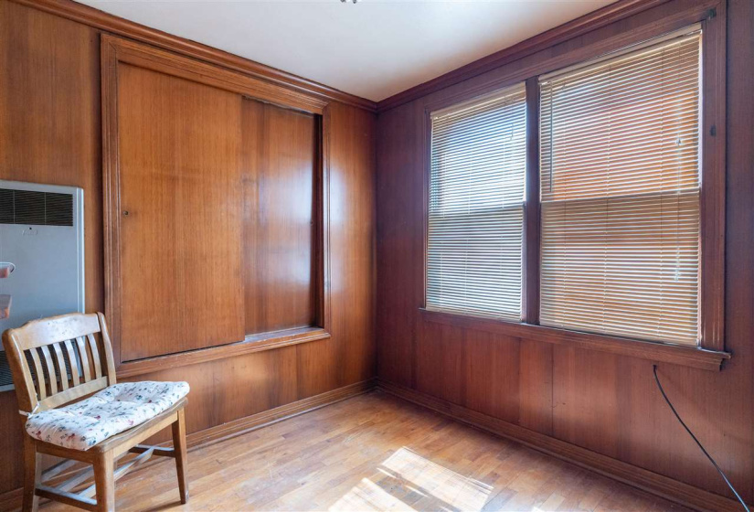 4 Bedrooms Bedrooms, 0 ,1 BathroomBathrooms,Residential,Single Family,10th,1.5,131732