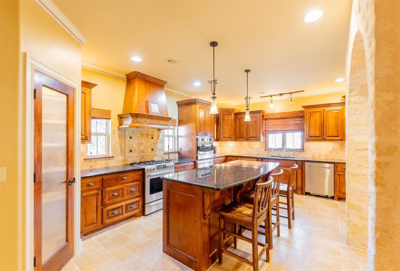 4 Bedrooms Bedrooms, 0 ,2 BathroomsBathrooms,Residential,Single Family,Madison,1.5,133348