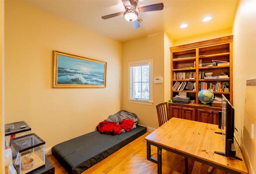 4 Bedrooms Bedrooms, 0 ,2 BathroomsBathrooms,Residential,Single Family,Madison,1.5,133348