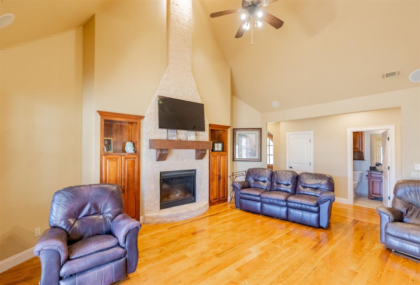 4 Bedrooms Bedrooms, 0 ,2 BathroomsBathrooms,Residential,Single Family,Madison,1.5,133348