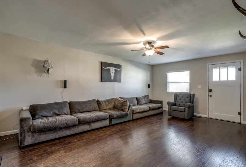 3 Bedrooms Bedrooms, 0 ,1 BathroomBathrooms,Residential,Single Family,Holly St,1,133352