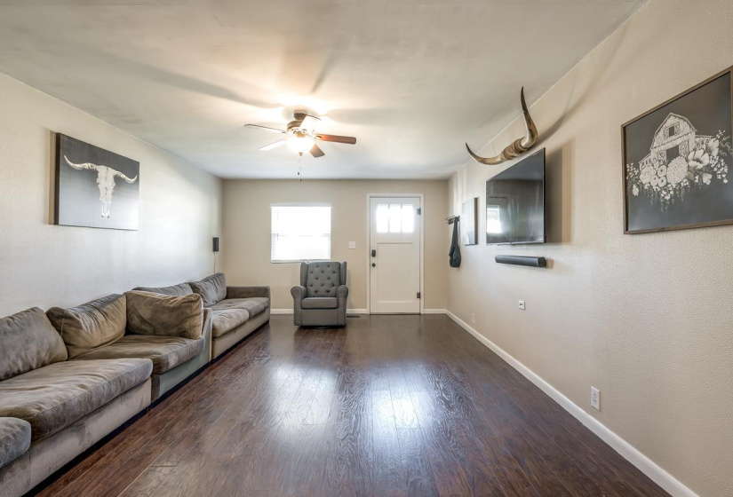 3 Bedrooms Bedrooms, 0 ,1 BathroomBathrooms,Residential,Single Family,Holly St,1,133352