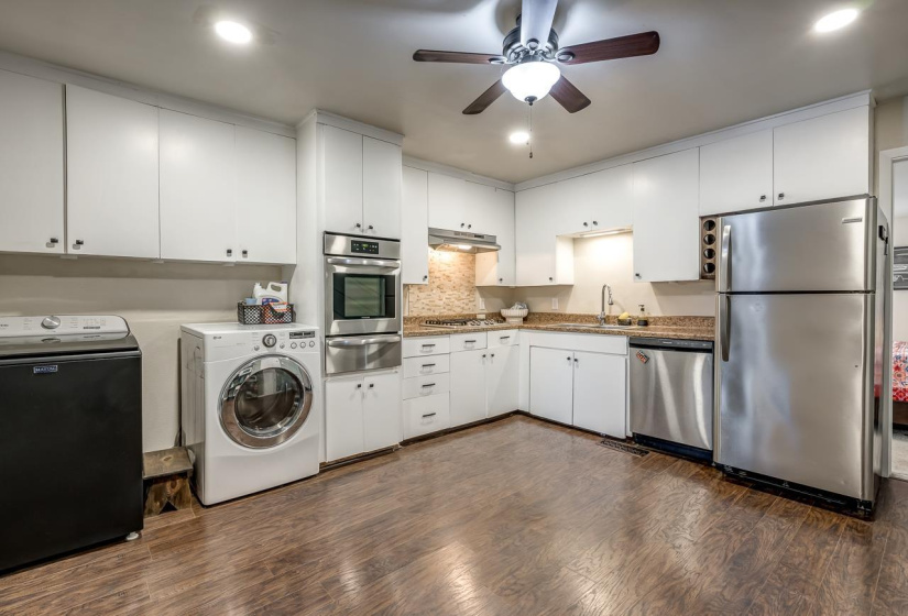 3 Bedrooms Bedrooms, 0 ,1 BathroomBathrooms,Residential,Single Family,Holly St,1,133352