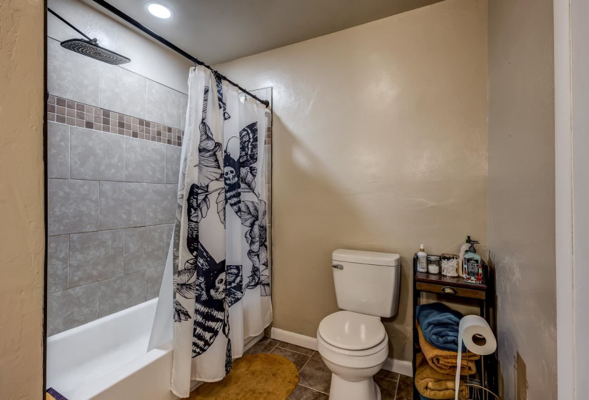 3 Bedrooms Bedrooms, 0 ,1 BathroomBathrooms,Residential,Single Family,Holly St,1,133352