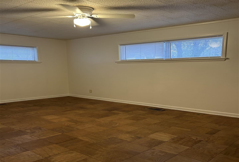 4 Bedrooms Bedrooms, 0 ,2 BathroomsBathrooms,Residential,Single Family,Marshall,1,133357