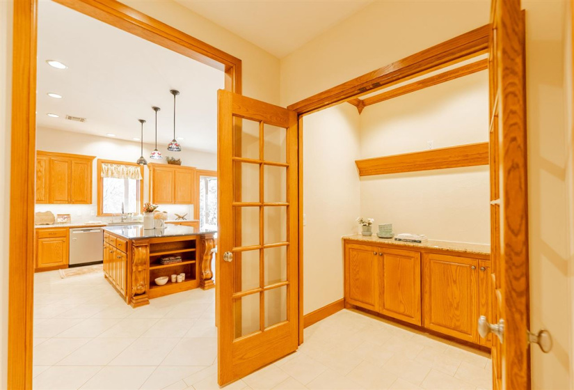 5 Bedrooms Bedrooms, 0 ,4 BathroomsBathrooms,Residential,Single Family,Old Pond,1.5,133361