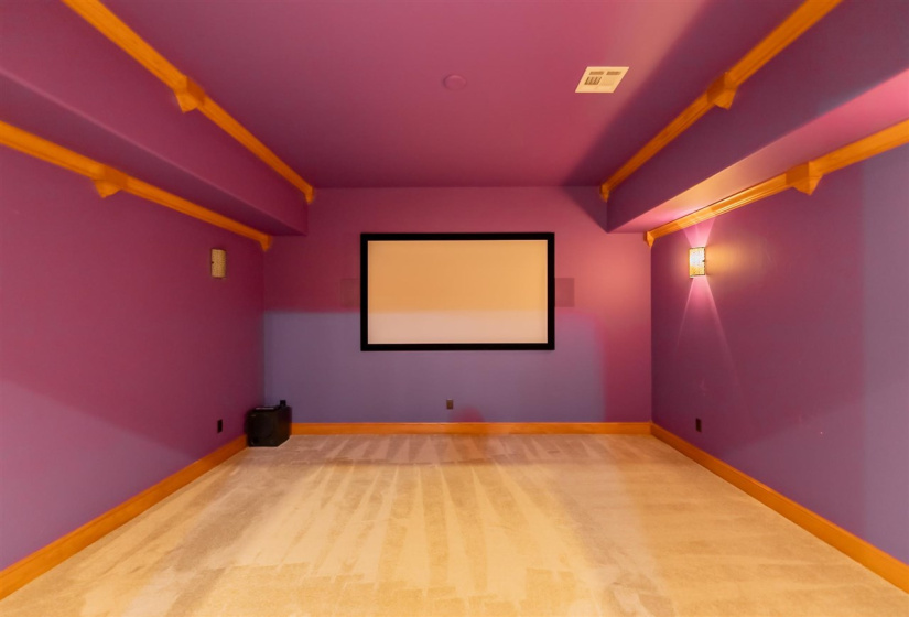 5 Bedrooms Bedrooms, 0 ,4 BathroomsBathrooms,Residential,Single Family,Old Pond,1.5,133361