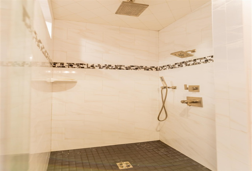 5 Bedrooms Bedrooms, 0 ,4 BathroomsBathrooms,Residential,Single Family,Old Pond,1.5,133361