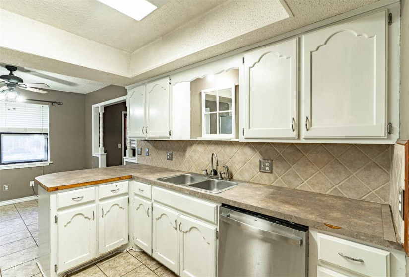 3 Bedrooms Bedrooms, 0 ,2 BathroomsBathrooms,Residential,Single Family,Holmes,1,133362