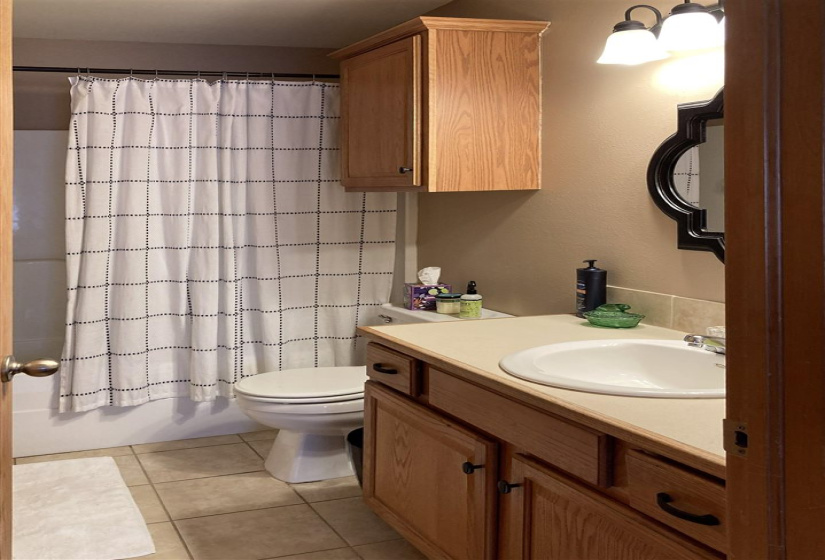 3 Bedrooms Bedrooms, 0 ,2 BathroomsBathrooms,Residential,Single Family,Devin Lea,1,133366