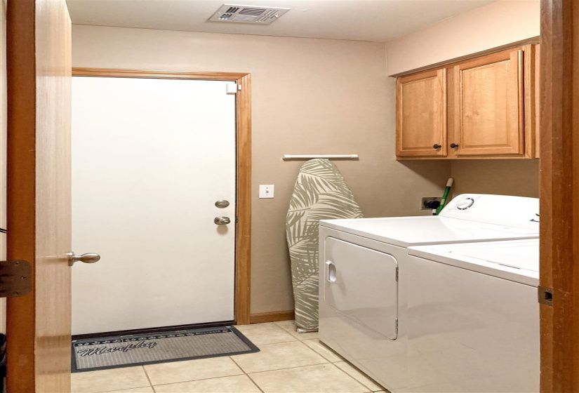 3 Bedrooms Bedrooms, 0 ,2 BathroomsBathrooms,Residential,Single Family,Devin Lea,1,133366