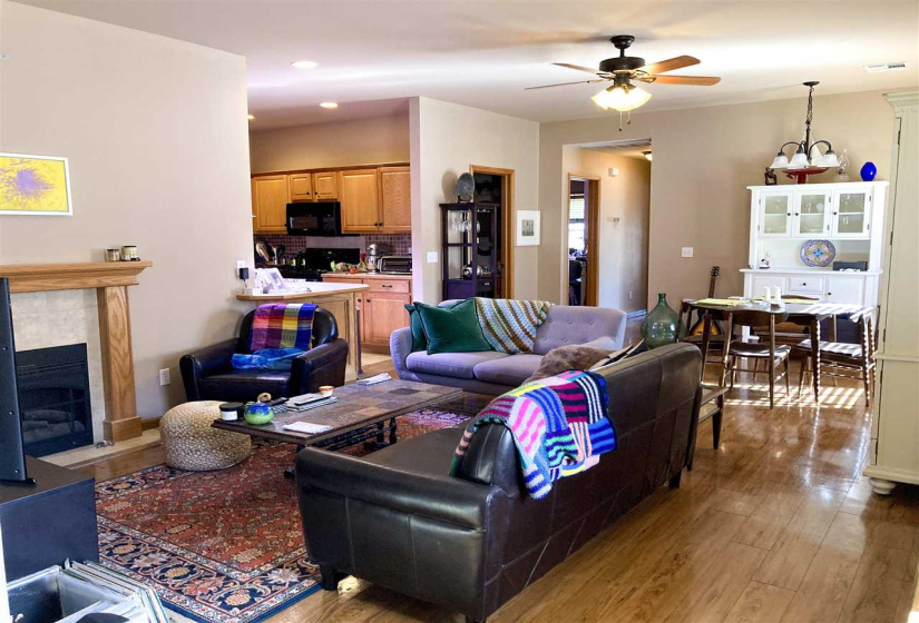 3 Bedrooms Bedrooms, 0 ,2 BathroomsBathrooms,Residential,Single Family,Devin Lea,1,133366