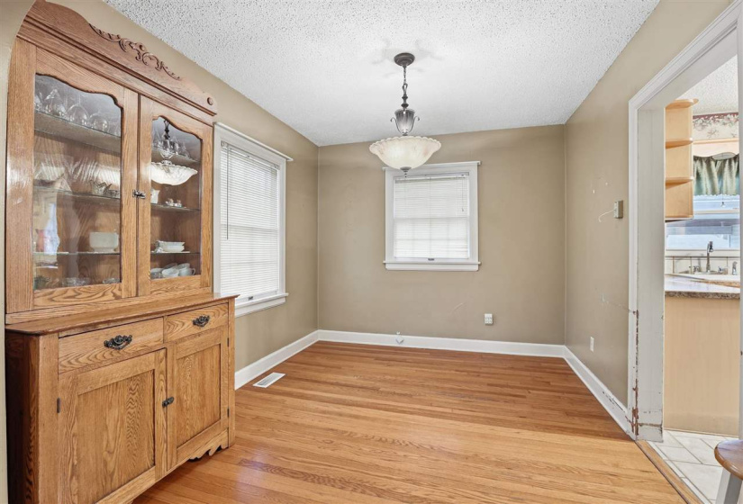 2 Bedrooms Bedrooms, 0 ,1 BathroomBathrooms,Residential,Single Family,13th,1.5,133374