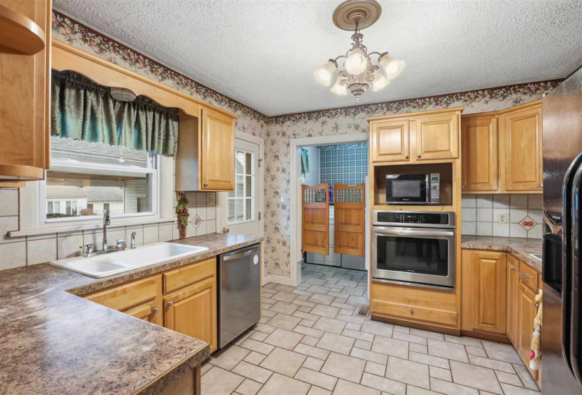 2 Bedrooms Bedrooms, 0 ,1 BathroomBathrooms,Residential,Single Family,13th,1.5,133374