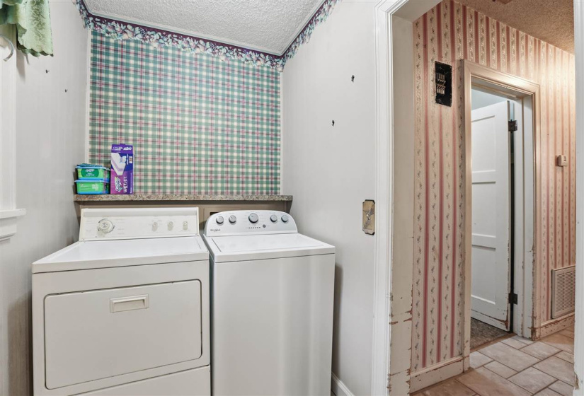 2 Bedrooms Bedrooms, 0 ,1 BathroomBathrooms,Residential,Single Family,13th,1.5,133374