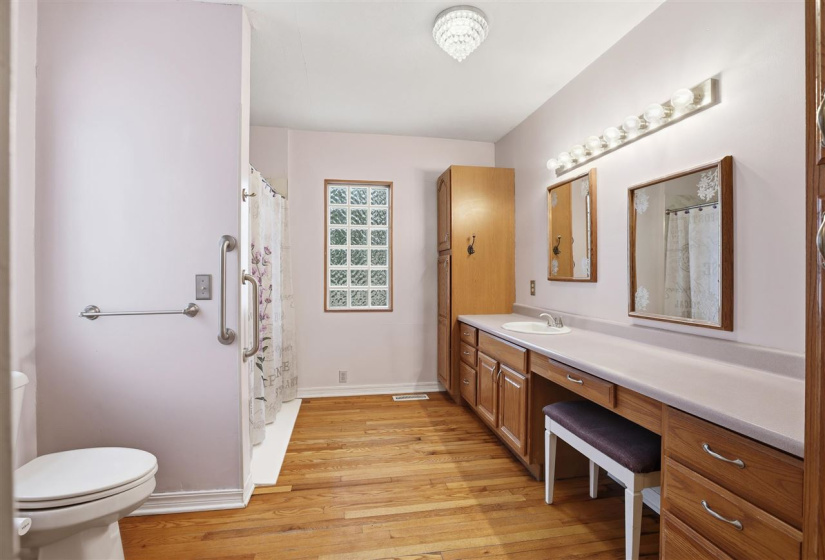 2 Bedrooms Bedrooms, 0 ,1 BathroomBathrooms,Residential,Single Family,13th,1.5,133374