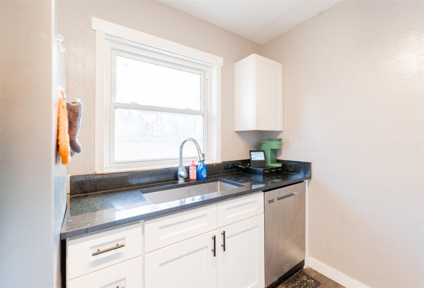 4 Bedrooms Bedrooms, 0 ,2 BathroomsBathrooms,Residential,Single Family,7th,1,133382